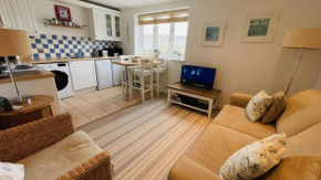 2 Riverside Wharf - Perfect retreat with river views for couples or small families